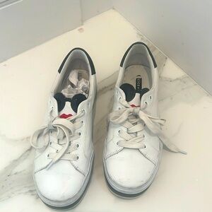 Alice and Olivia logo white sneakers size 7 1/2
